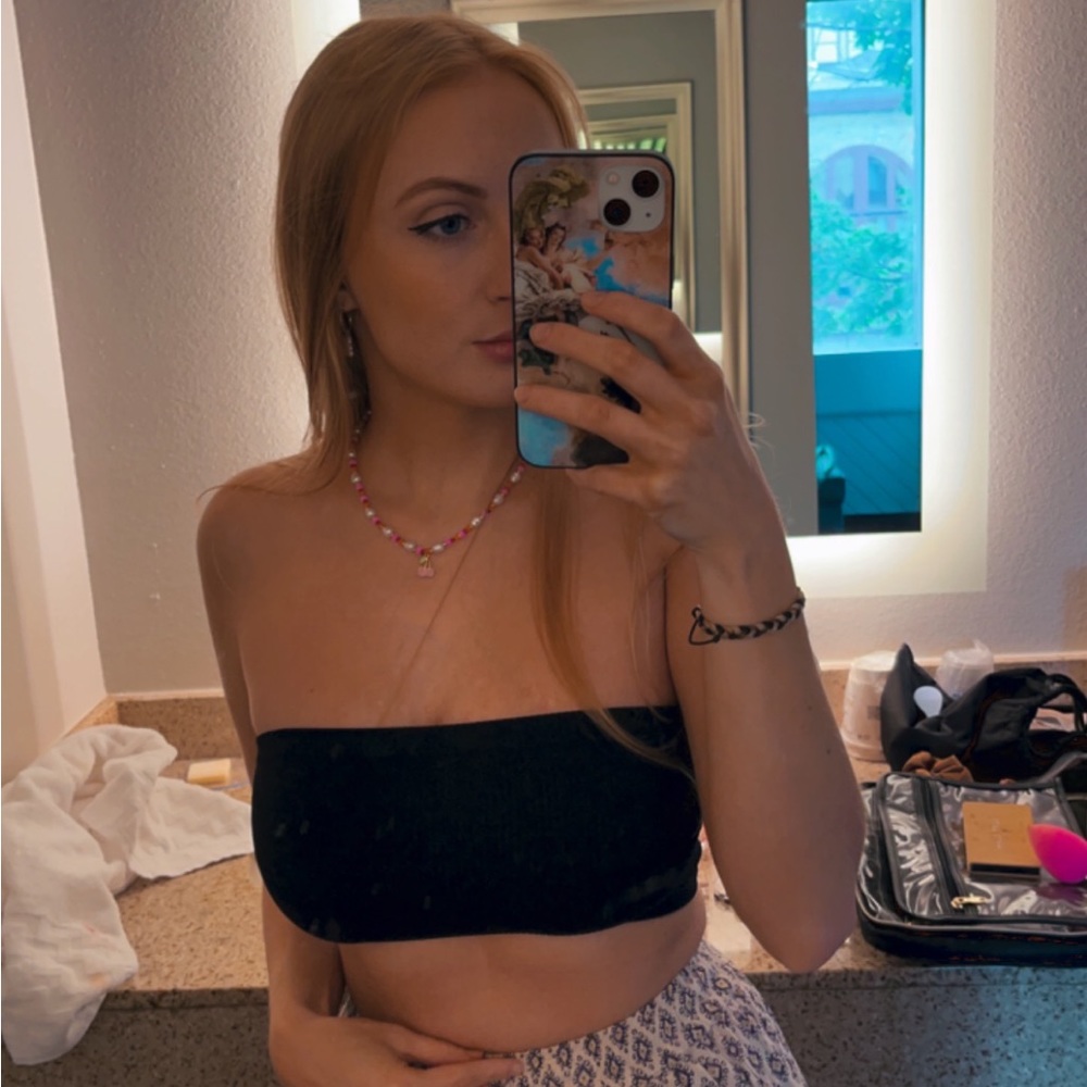 Meet your Posher, Maura